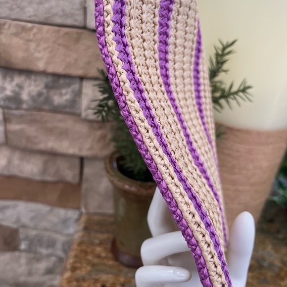 Like new Vera Bradley Crab wristlet - Picture 7 of 7